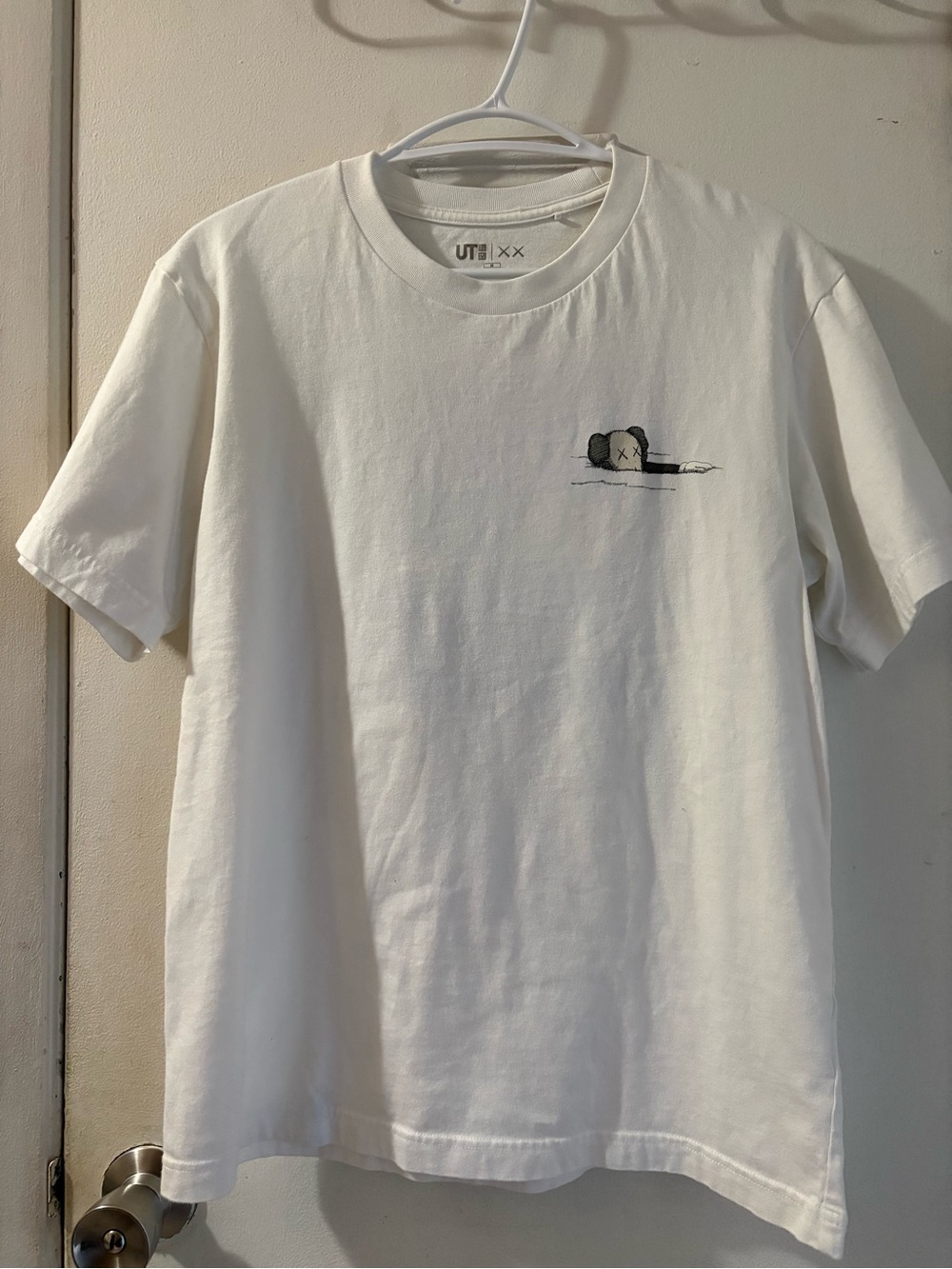 KAWS X Uniqlo “Swimming Artbook Cover” White Graphic T-Shirt Men’s Size Medium